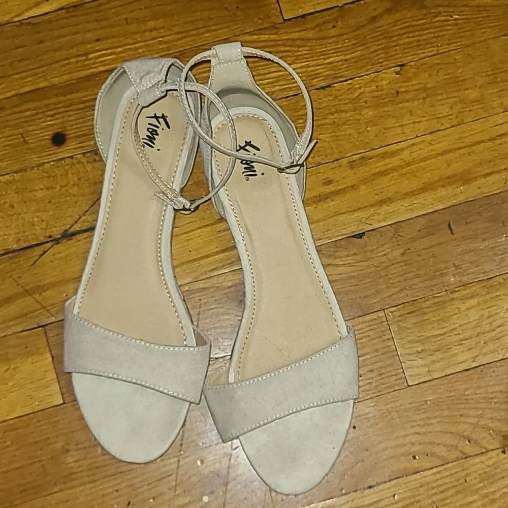 Sandals - Picture 3 of 11